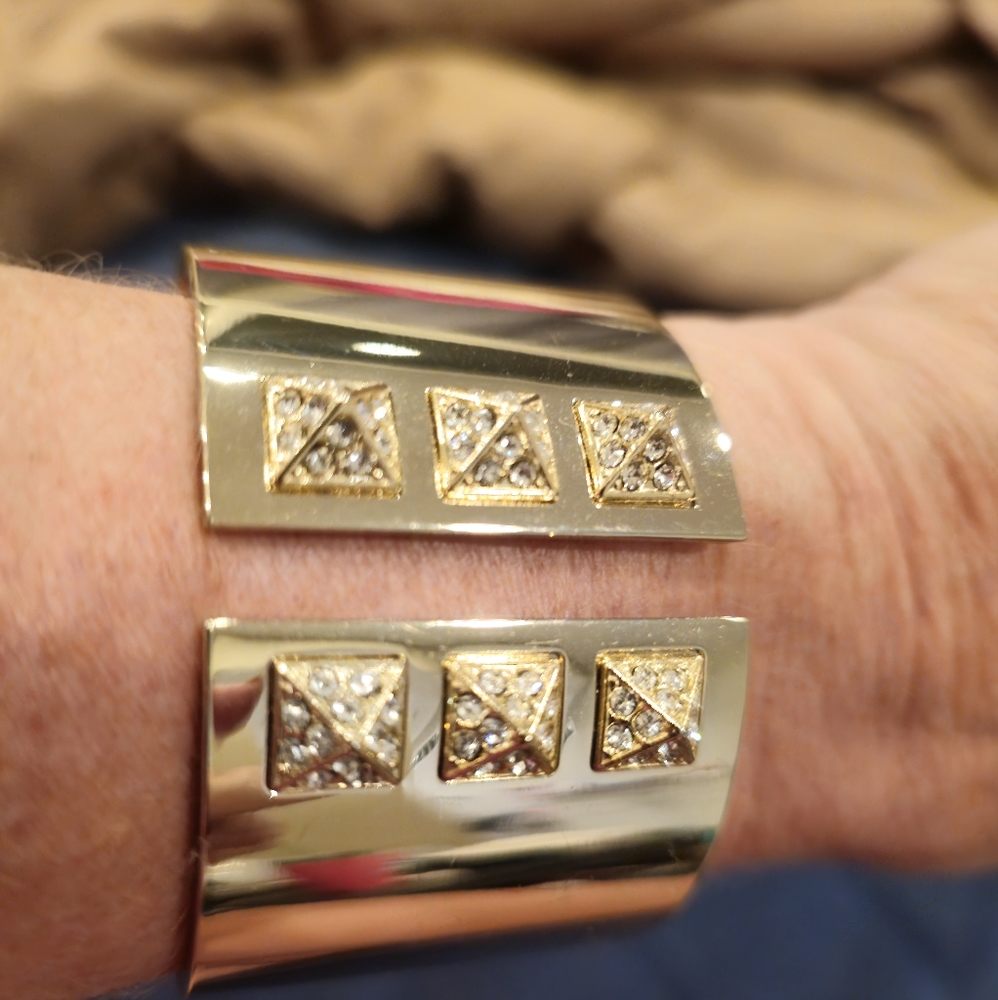 Bracelet cuff with cz